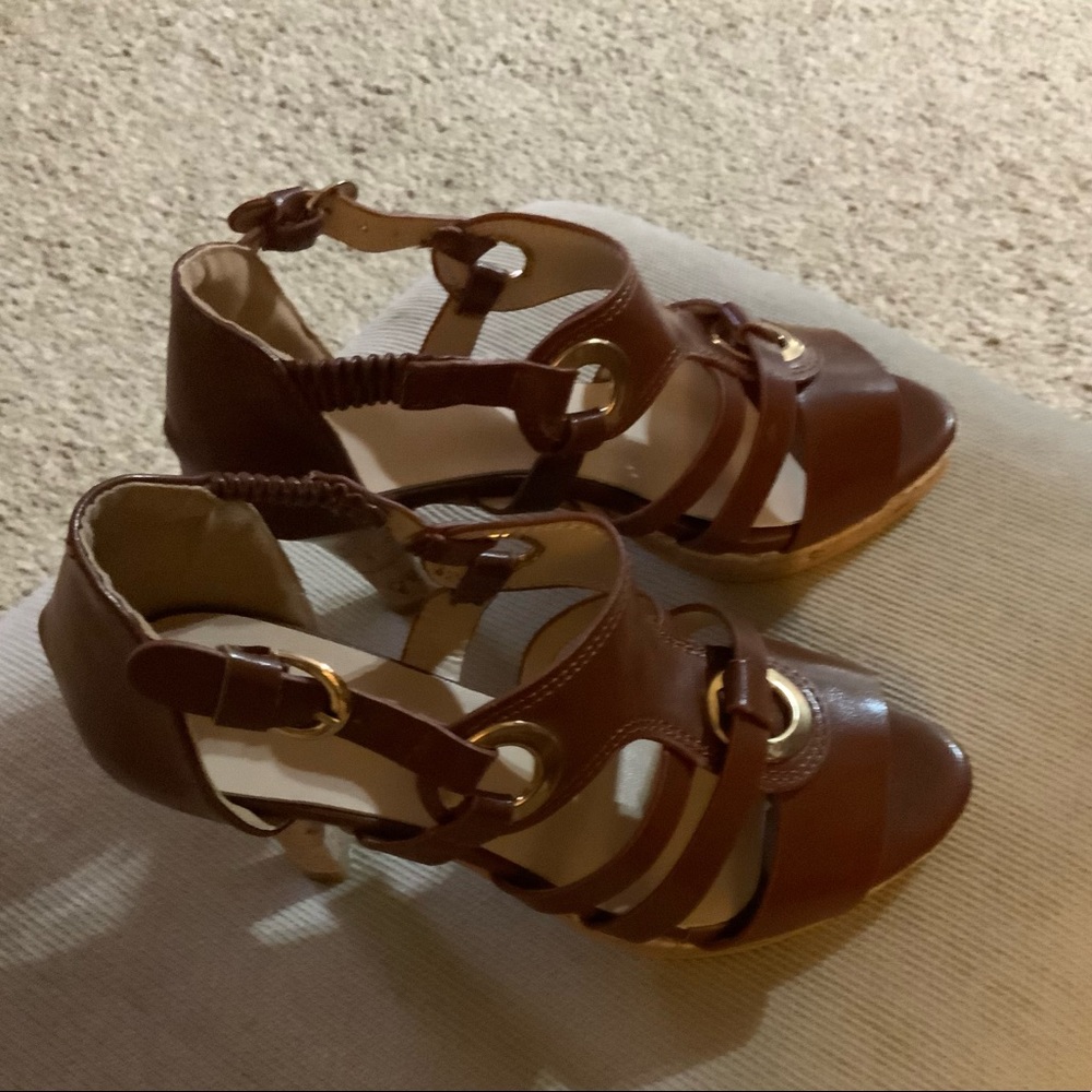 EUC BTKD BROWN WEDGE HEELED FISH MOUTHED WOMAN’S SANDALS SIZE 36 - Picture 5 of 5